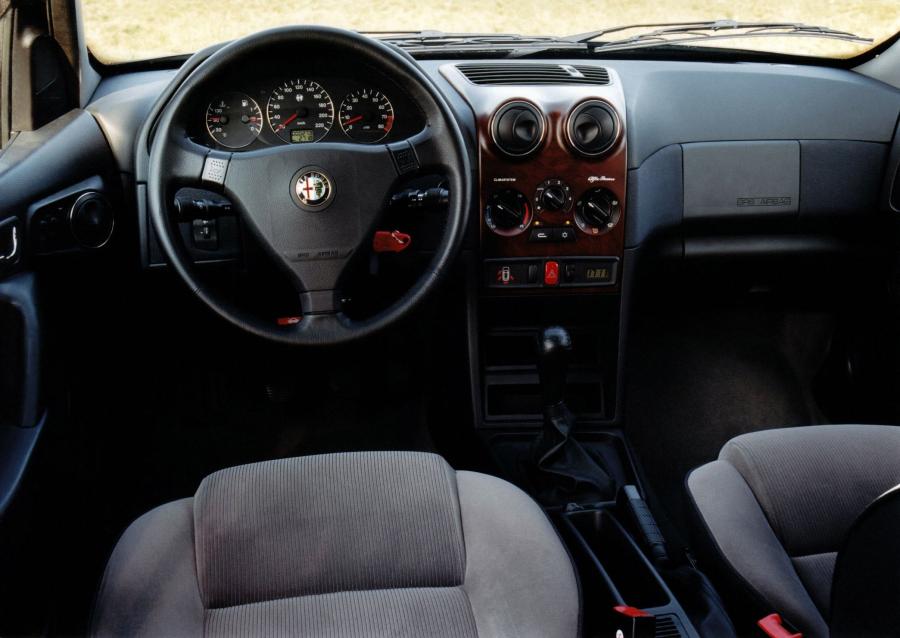 Торпедо Alfa Romeo 146 (930B) 1999 года  (фото 5 из 10)